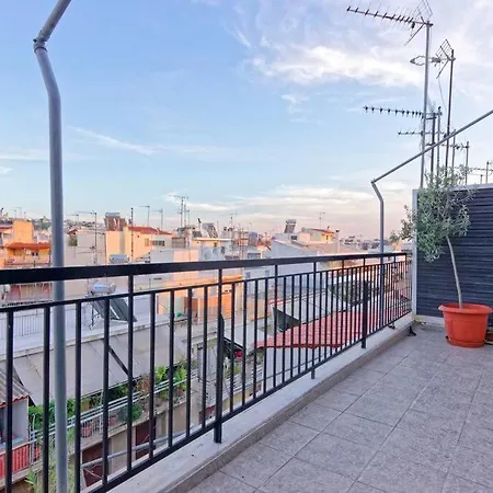 Big Terrace Near Metro And Center Apartment